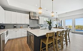 3 Singleton Beach - Oceanfront Estate, Private Pool, Elevator, Free Activities Included